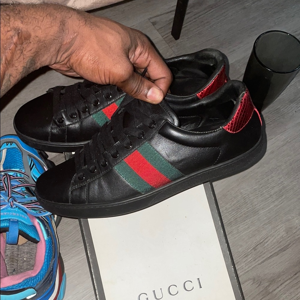 Gucci Men's Black Sneakers with Red and Green Accents